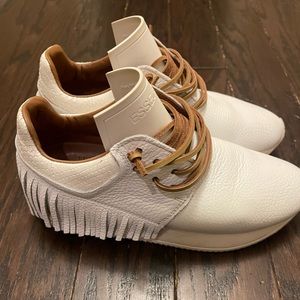 Esseutesse Fringe Sneaker